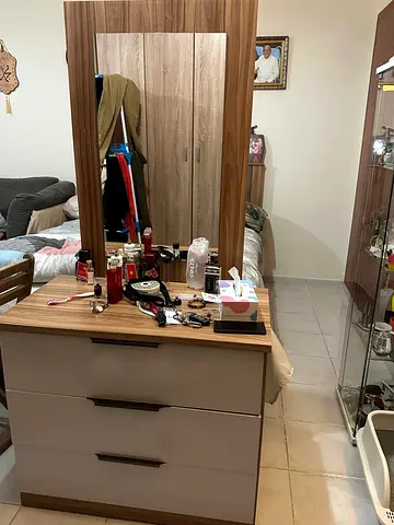 3-drawer dresser with mirror - good condition