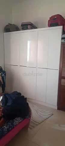 white 6-door wardrobe in good condition