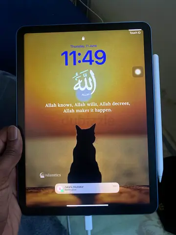 Apple iPad Air 5th gen with Apple Pencil - Good Working Condition No Damages Personally Owned