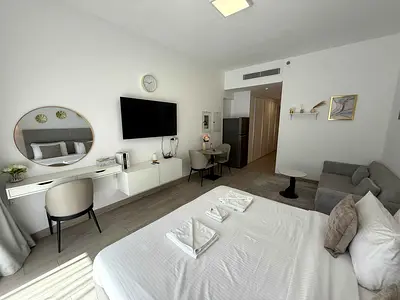 Vacant | Fully Furnished | Garden Access