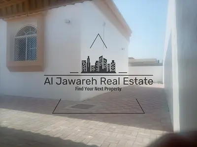 فيلا للايجار بموقع مميز وسعر مناسب \الرملة\ ام القيوين