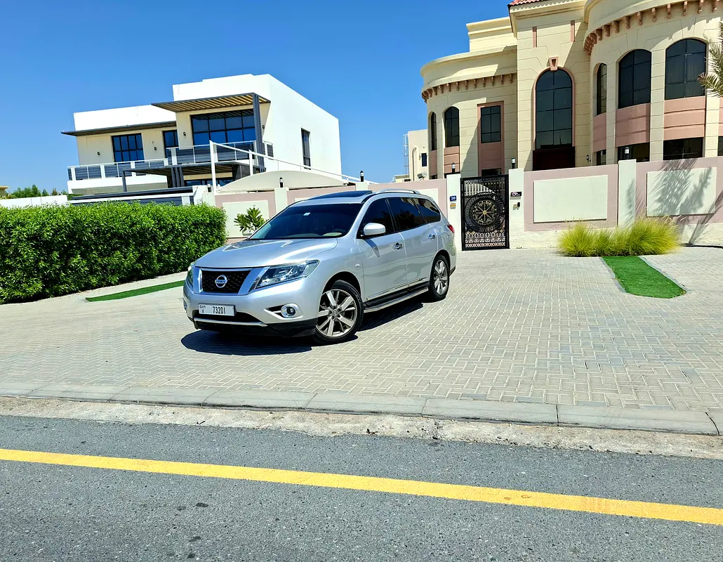 Nissan Pathfinder 2015 — photo 1 of 20