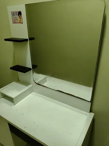Drasisng table for sale
