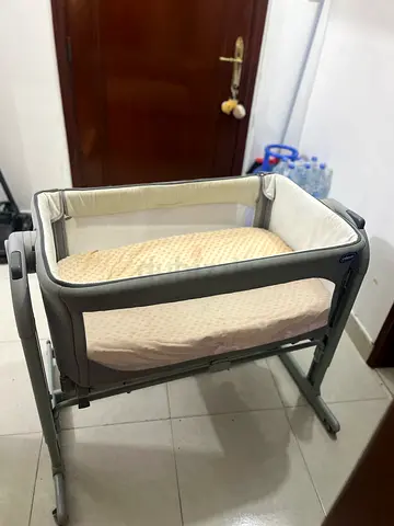 Chicco bedside bassinet / co-sleeper in good condition