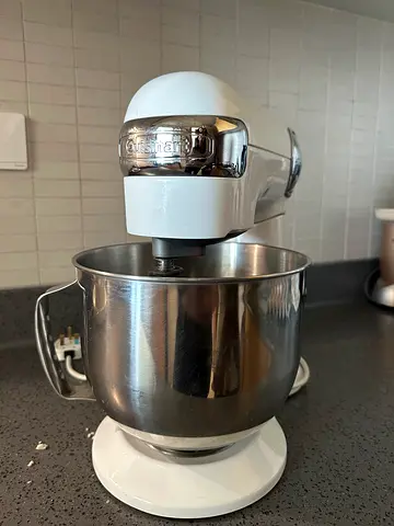 Cuisinart Kitchen stand mixer with stainless steel bowl (lightly used)