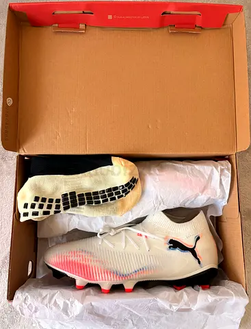 Brand new Puma Future 9 size EU 44.5 with brand new black grip socks