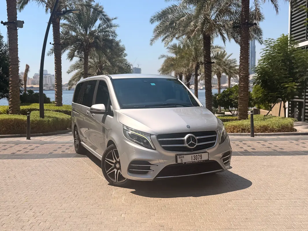 Mercedes-Benz V-Class 2017 — photo 1 of 10