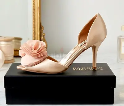 ✨ Badgley Mischka Satin Ruffle Peep-Toe Pumps -Blush/Champagne – Size 8M (EU 39) ✨