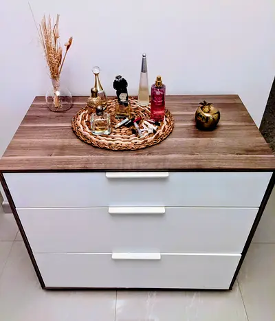 Chest of drawers