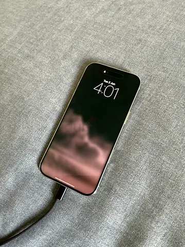 iPhone Air white 1.5month used + 2 cases