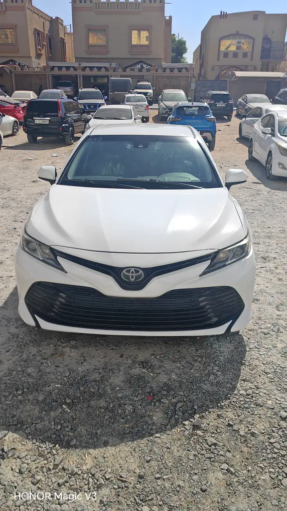 Toyota Camry 2018 — photo 1 of 8