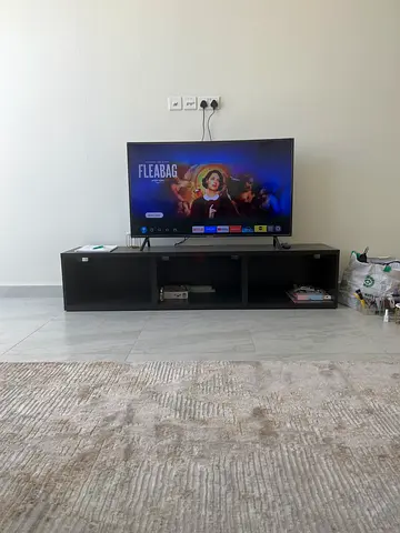 Samsung curve 49-inch LED TV (Good working condition) with TV stand