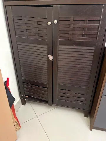 Shoe cabinet
