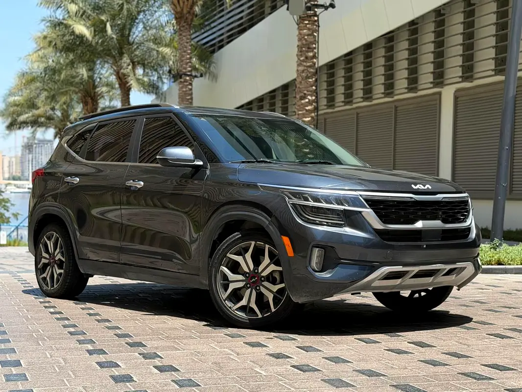 Kia Seltos 2022 — photo 1 of 10