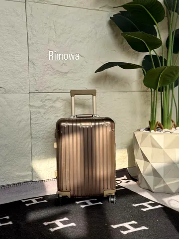 Suitcase carry on aluminum