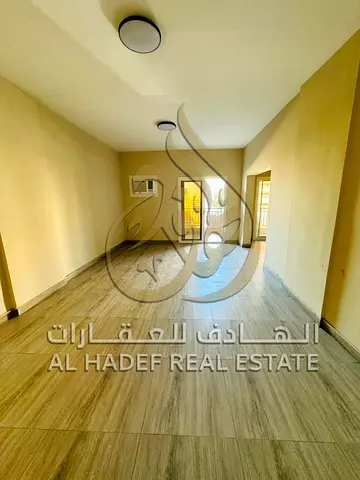 فرصة العمر - أول ساكن بالكامل! شقة ثلاث غرف ضخمة مع بلكونة كبيرة جداً للإيجار السنوي على شارع الوحدة الرئيسي، المجاز 2، الشارقة إطلالة مفتوحة ومكشوفة