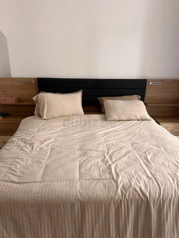 Semi-New King bedroom set (Bed + Mattress + Bedsides + Dresser + Mirror)