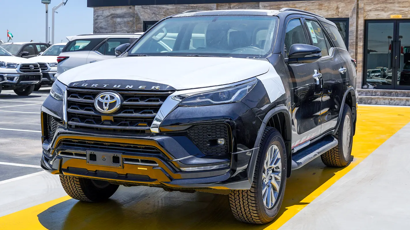Toyota Fortuner 2025 — photo 1 of 16