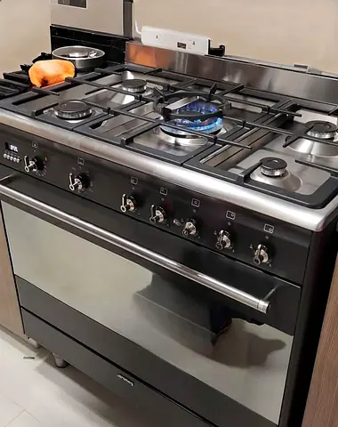 Smeg 5 Burner Gas Hob Electric Oven Cooker – Premium Black Design