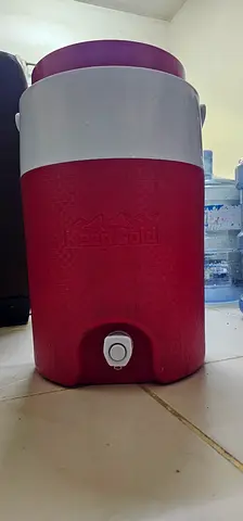 original Keep Cold water cooler jug (Coleman) كولمان حافظة مياه) Keep Cold مستعمل
