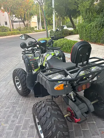 Quad bike gas almost brand new only used for 6 months, has 780km on it top lights are cut out