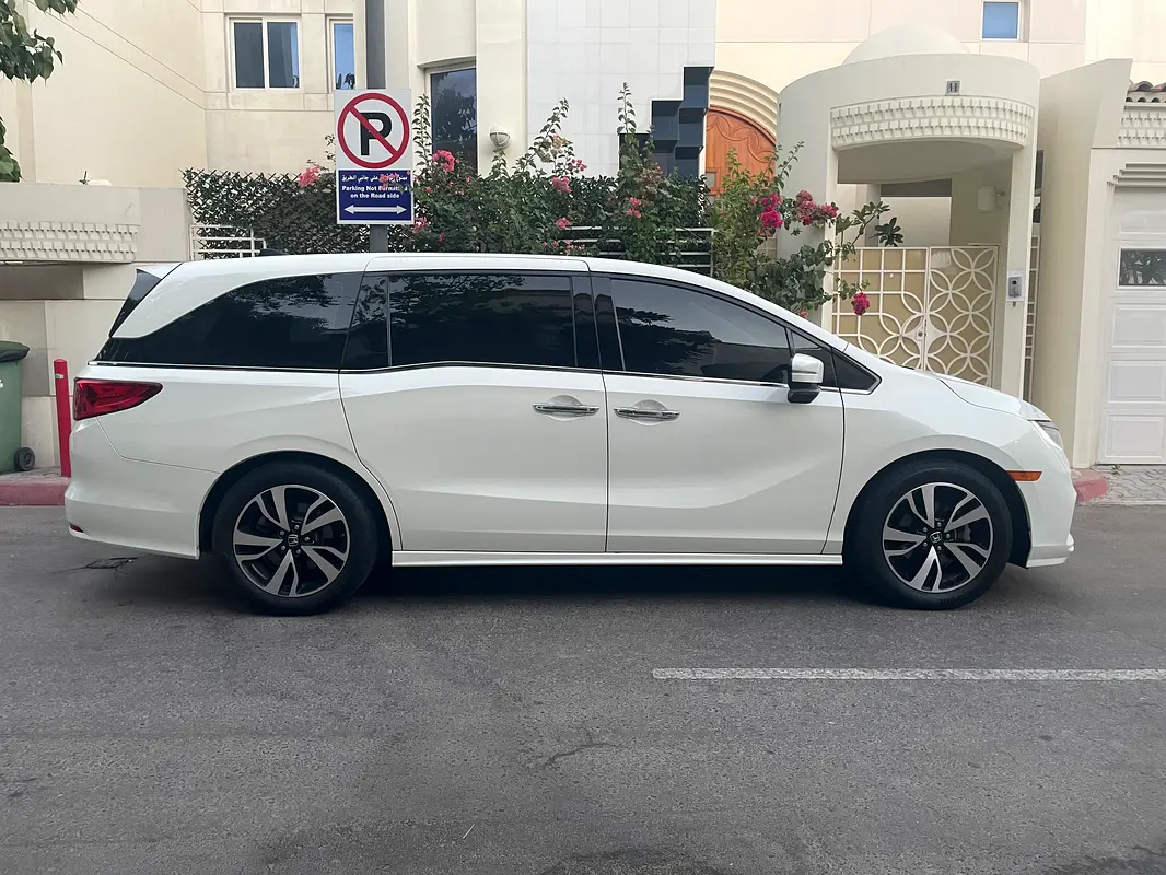 Honda Odyssey 2019 — photo 1 of 4