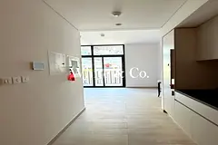 Modern | Top Amenities | Courtyard View