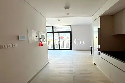 Modern | Top Amenities | Courtyard View