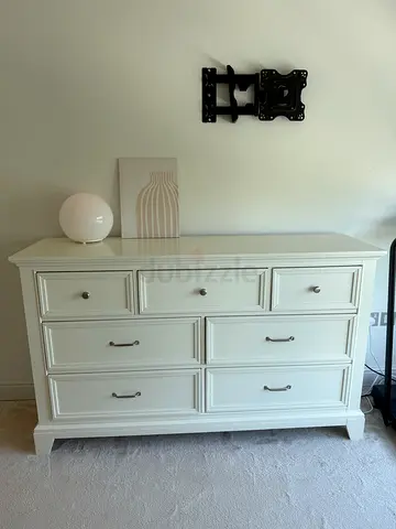 White 6-Drawer Dresser / Chest in fantastic Condition