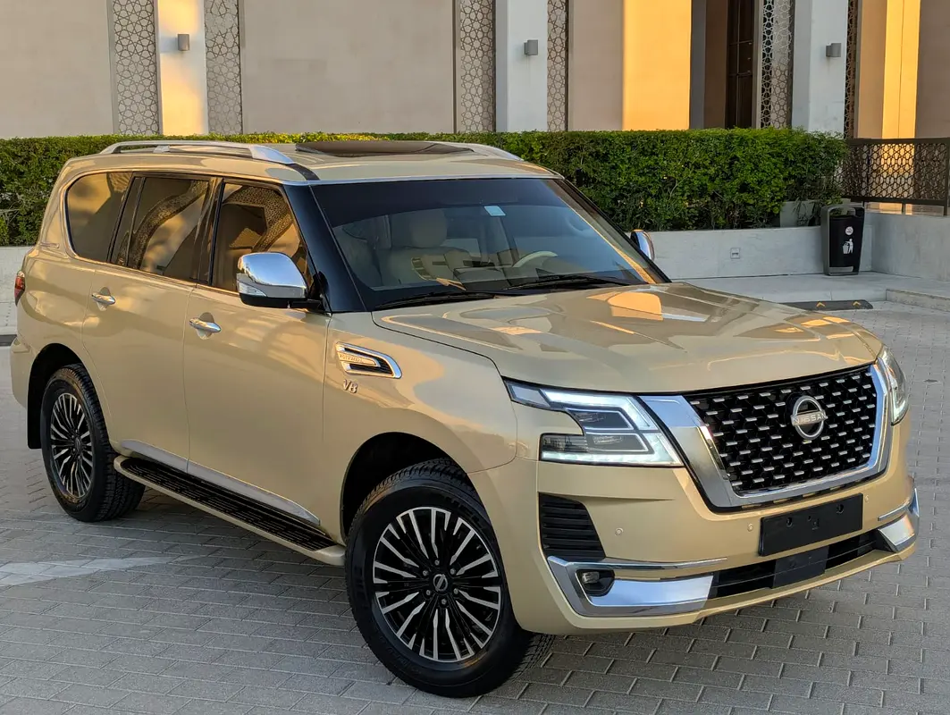 Nissan Patrol 2012 — photo 1 of 20