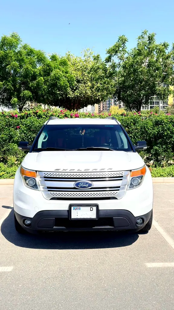 Ford Explorer 2015 — photo 1 of 6