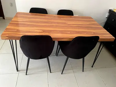 dinning table with 4 chairs