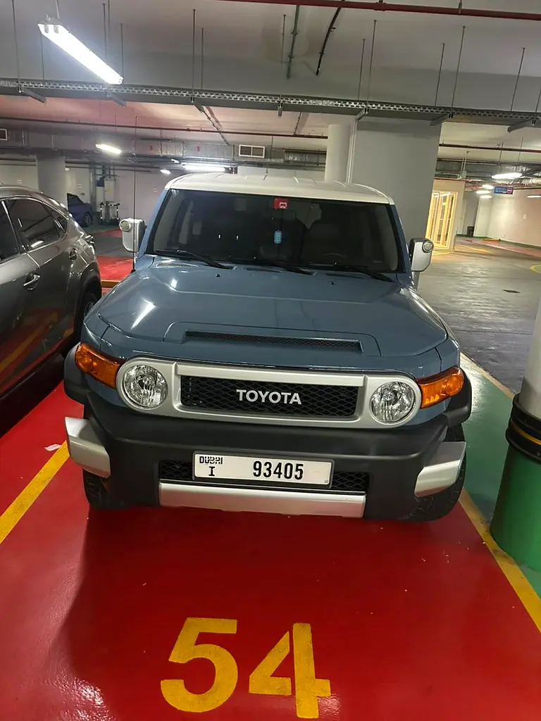Toyota FJ Cruiser 2022 — photo 1 of 12