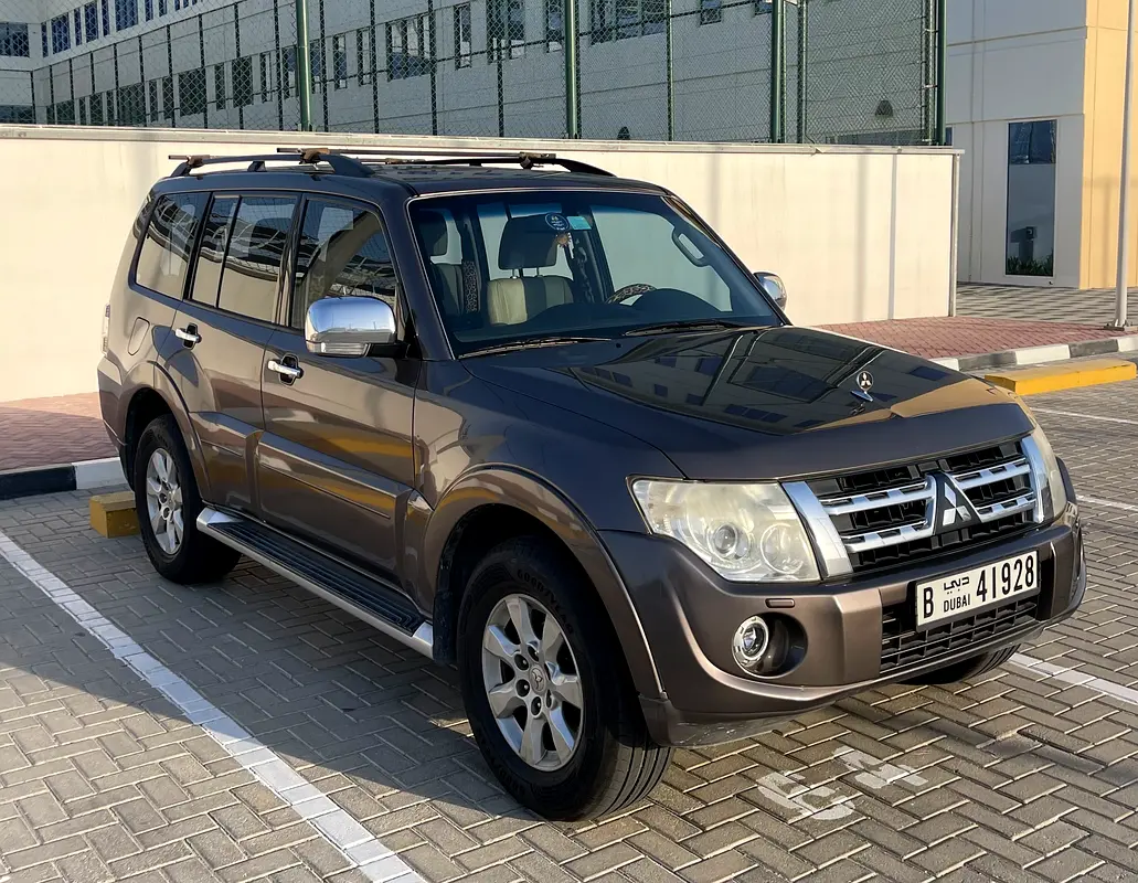 Mitsubishi Pajero 2013 — photo 1 of 8