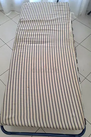 Ikea Roll Away Bed with Castors (80 x 190cm)
