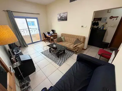 1 bed room flat - looking for flatmates