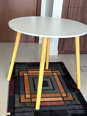 Brand new - Round table