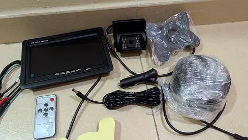 Car reverse camera kit with monitor - new, working