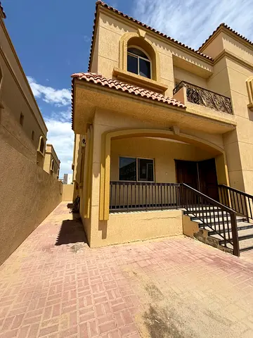 5 master bedrooms, spacious living room, separate majlis, maid's room, practical design, large spaces, prime commercial location