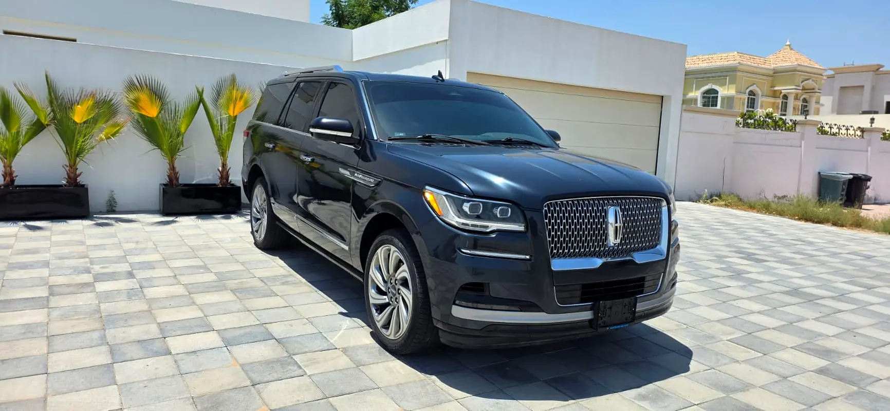 Lincoln Navigator 2022 — photo 1 of 20