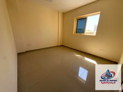 أجمل غرفه وصاله بالبوطينه اول ساكن مع غرفه نوم ماستر تكييف اسبلت وغاز مركزي التامين شيك لا يصرف وسهل الوصول اليها باركينج ترابي امام البنايه