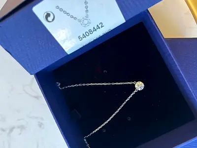 Swarovski Silver chain necklace with single round pendant (like new)
