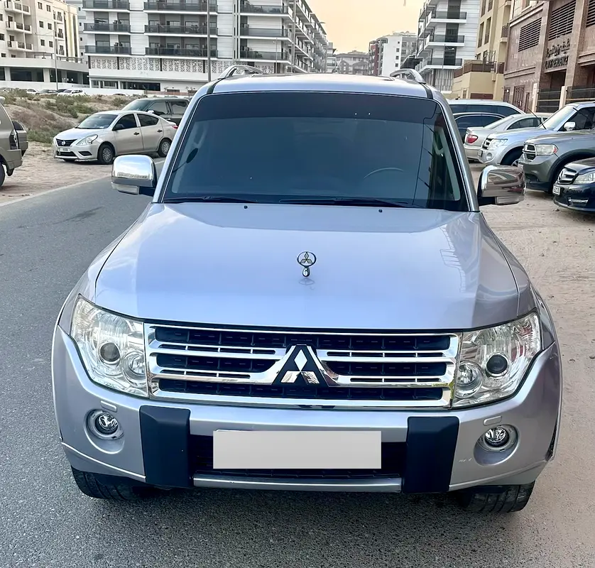 Mitsubishi Pajero 2011 — photo 1 of 12