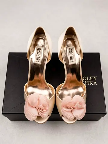 ✨ Badgley Mischka Satin Ruffle Peep-Toe Pumps -Blush/Champagne – Size 8M (EU 39) ✨