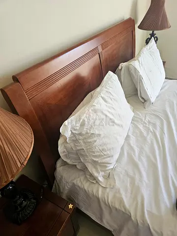 Bed set with bed, bedside tables and vanity