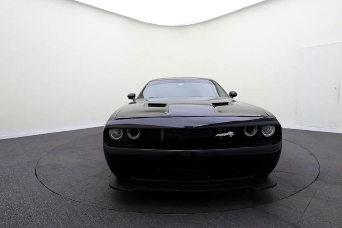 Dodge Challenger 2018 — photo 1 of 8