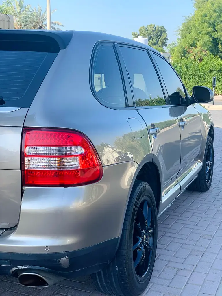 Porsche Cayenne 2006 — photo 1 of 9