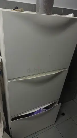 Used three-drawer upright shoe rag — good working condition