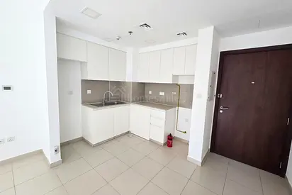 1BR Corner Unit | Prime Location | Vacant Now