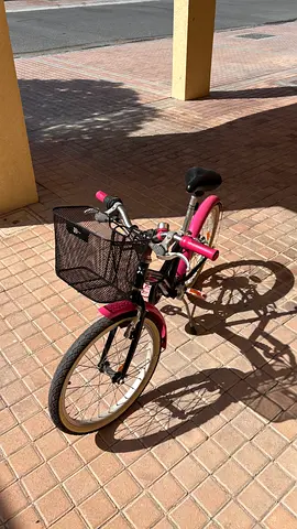Girls 20-inch City Bike with Basket